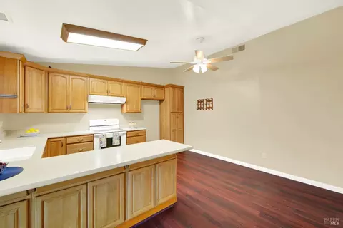 Kitchen - 1221 Devonshire Dr, Vacaville, CA 95687 photo 2 of 11