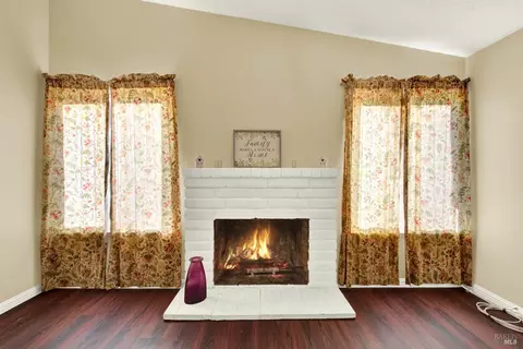 Living - 1221 Devonshire Dr, Vacaville, CA 95687 photo 6 of 8