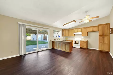 Kitchen - 1221 Devonshire Dr, Vacaville, CA 95687 photo 1 of 11