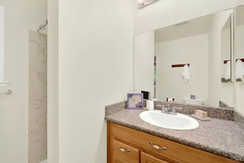 Bath - 1221 Devonshire Dr, Vacaville, CA 95687 photo 4 of 4