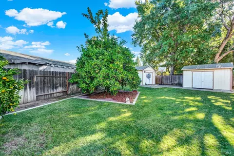 Exterior - 1221 Devonshire Dr, Vacaville, CA 95687 photo 13 of 21
