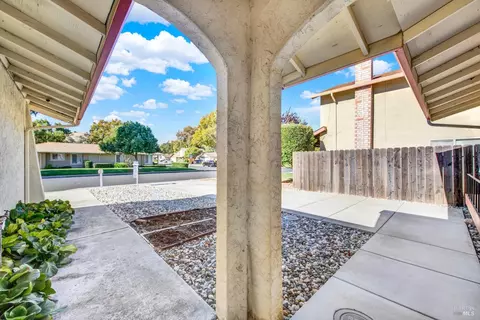 Exterior - 1221 Devonshire Dr, Vacaville, CA 95687 photo 6 of 21
