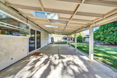Exterior - 1221 Devonshire Dr, Vacaville, CA 95687 photo 17 of 21