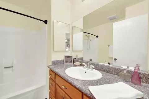 Bath - 1221 Devonshire Dr, Vacaville, CA 95687 photo 1 of 4
