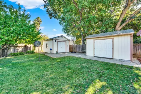 Exterior - 1221 Devonshire Dr, Vacaville, CA 95687 photo 15 of 21
