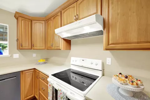Kitchen - 1221 Devonshire Dr, Vacaville, CA 95687 photo 11 of 11