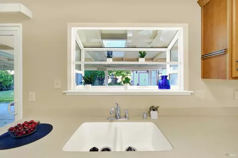 Kitchen - 1221 Devonshire Dr, Vacaville, CA 95687 photo 9 of 11