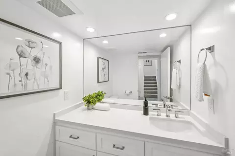 Bath - 53 Flicker Dr, Novato, CA 94949 photo 1 of 4
