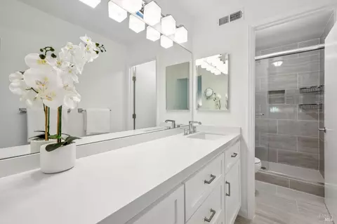 Bath - 53 Flicker Dr, Novato, CA 94949 photo 2 of 4