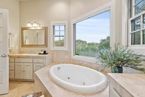 Bath - 17219 7th St E, Sonoma, CA 95476 photo 3 of 6