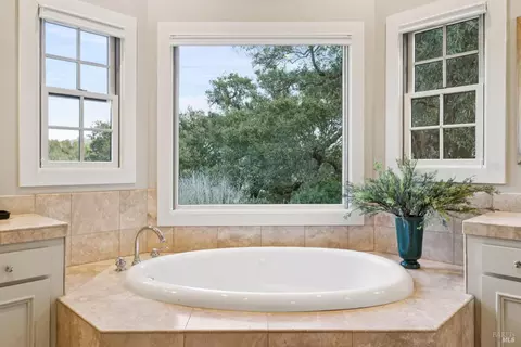 Bath - 17219 7th St E, Sonoma, CA 95476 photo 2 of 6