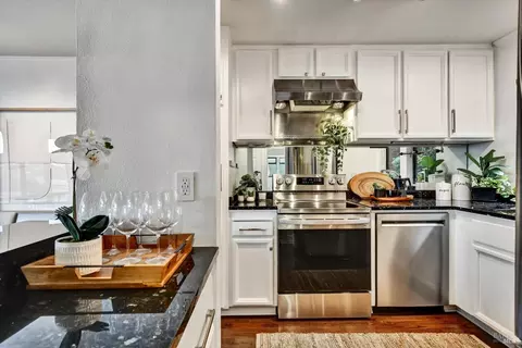 Kitchen - 446 Headlands Ct, Sausalito, CA 94965 photo 1 of 2