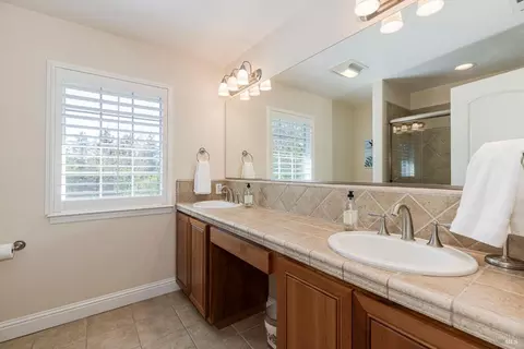 Bath - 8776 Logan Pl, Cotati, CA 94931 photo 2 of 7