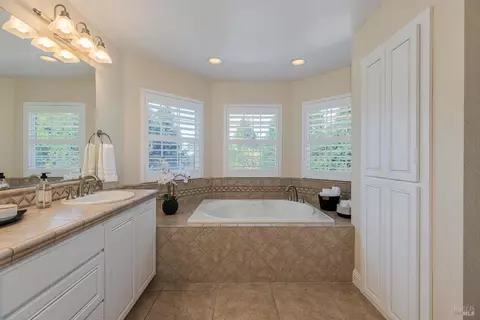 Bath - 8776 Logan Pl, Cotati, CA 94931 photo 4 of 7