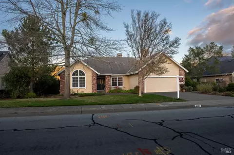 6261 Meadowstone Dr, Santa Rosa, CA 95409