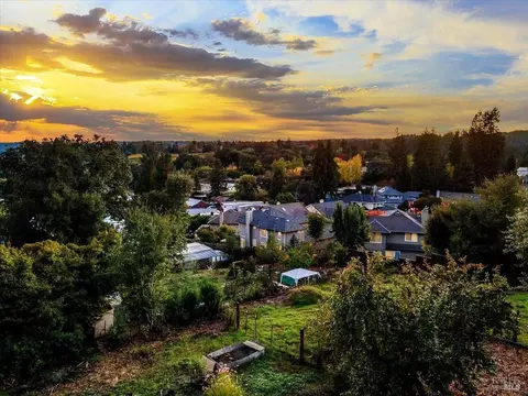 6640 1st St, Forestville, CA 95436
