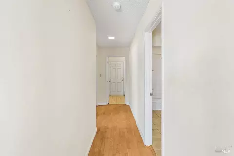 Entry Way - 125 Spinnaker Way, Vallejo, CA 94590 photo 2 of 2