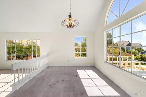 Living - 125 Spinnaker Way, Vallejo, CA 94590 photo 4 of 6