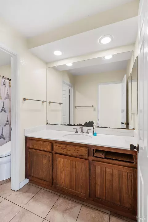 Bath - 125 Spinnaker Way, Vallejo, CA 94590 photo 4 of 5
