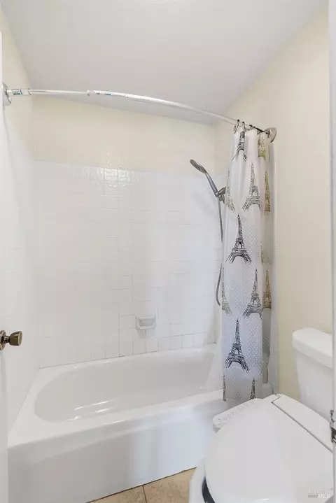 Bath - 125 Spinnaker Way, Vallejo, CA 94590 photo 5 of 5