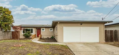 65 Arlington Dr, Petaluma, CA 94952