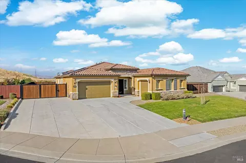 6012 Peacock Ct, Vacaville, CA 95688