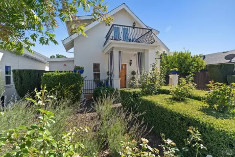 Exterior - 620 Brown St, Healdsburg, CA 95448 photo 5 of 12
