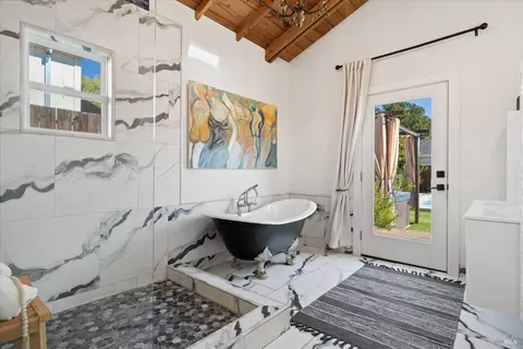 Bath - 620 Brown St, Healdsburg, CA 95448 photo 1 of 6
