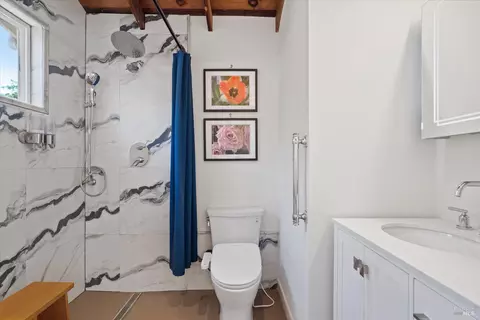 Bath - 620 Brown St, Healdsburg, CA 95448 photo 6 of 6