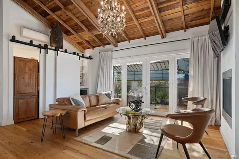 Living - 620 Brown St, Healdsburg, CA 95448 photo 1 of 2