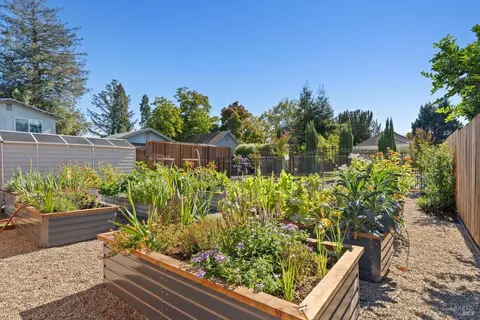 Exterior - 620 Brown St, Healdsburg, CA 95448 photo 11 of 12