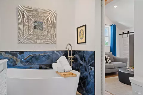 Bath - 620 Brown St, Healdsburg, CA 95448 photo 5 of 6