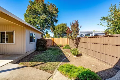 Exterior - 1476 Thomas Dr, Napa, CA 94558 photo 4 of 7