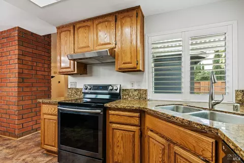 Kitchen - 1275 Granada St, Vallejo, CA 94591 photo 3 of 3