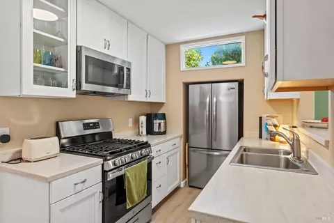 Kitchen - 1169 Elm St, Ukiah, CA 95482 photo 2 of 3