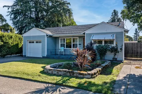 Exterior - 1169 Elm St, Ukiah, CA 95482 photo 2 of 9