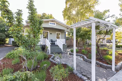 1927 2nd St, Napa, CA 94559