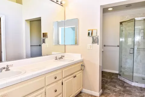 Bath - 2728 Terry Ct, Pinole, CA 94564 photo 1 of 2