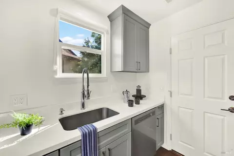 1466 Ash St, Napa, CA 94559 photo 18