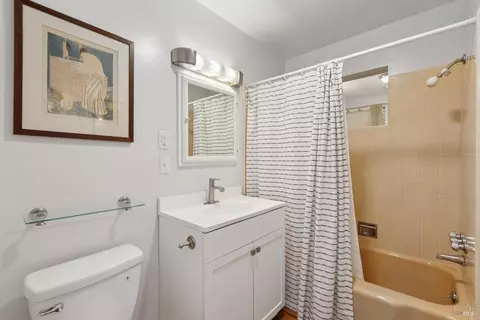 Bath - 1030 Yell Ln, Glen Ellen, CA 95442 photo 2 of 2