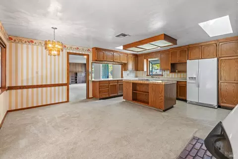 970 N Pine St, Ukiah, CA 95482 photo 6