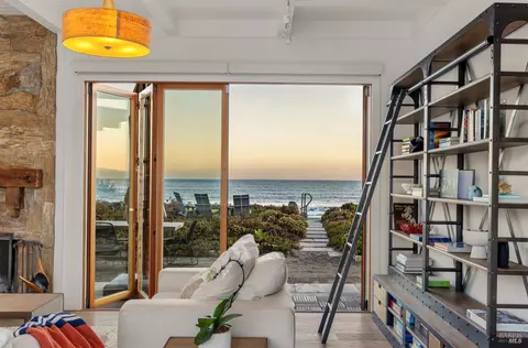 310 Seadrift Rd, Stinson Beach, CA 94970