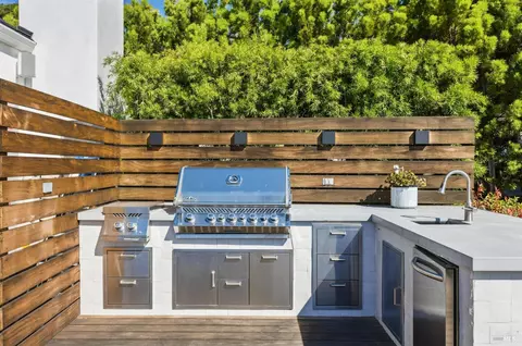 Exterior - 2 Audrey Ct, Tiburon, CA 94920 photo 4 of 16