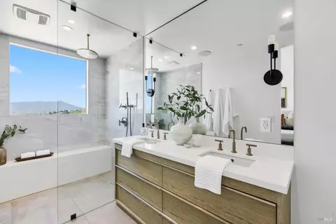 Bath - 2 Audrey Ct, Tiburon, CA 94920 photo 1 of 6