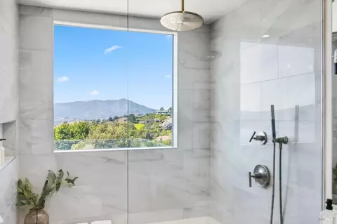Bath - 2 Audrey Ct, Tiburon, CA 94920 photo 2 of 6