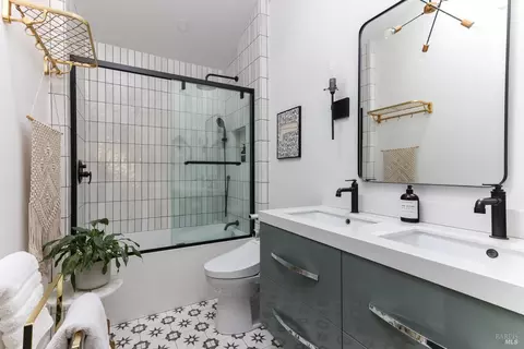 Bath - 18445 1st Ave, Sonoma, CA 95476 photo 1 of 5