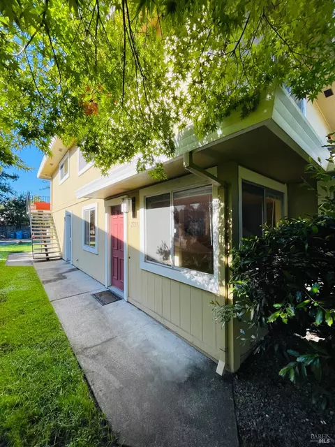 2529 Coffey Ln, Santa Rosa, CA 95403