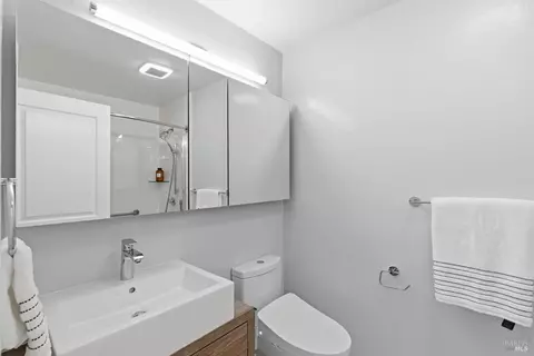 Bath - 52 Park Ter, Mill Valley, CA 94941 photo 3 of 5
