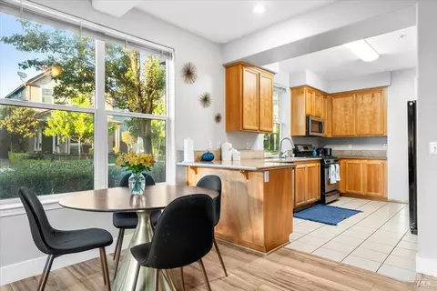 950 Campoy St #101, Santa Rosa, CA 95407