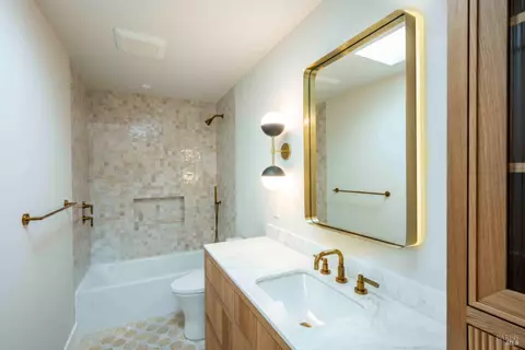 Bath - 851 Second St E, Sonoma, CA 95476 photo 2 of 3